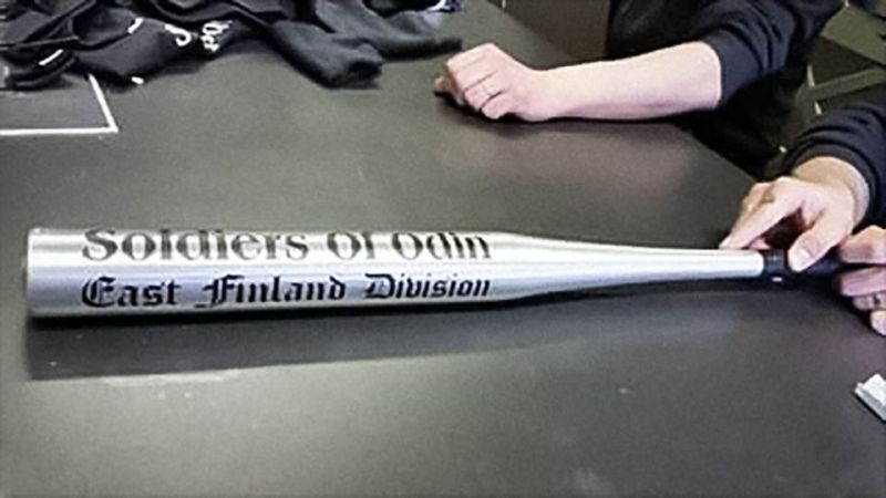 Soldiers of Odin – päältä englanninkielinen, sisältä epäisänmaallinen Soldiers of Odin – päältä englanninkielinen, sisältä epäisänmaallinen